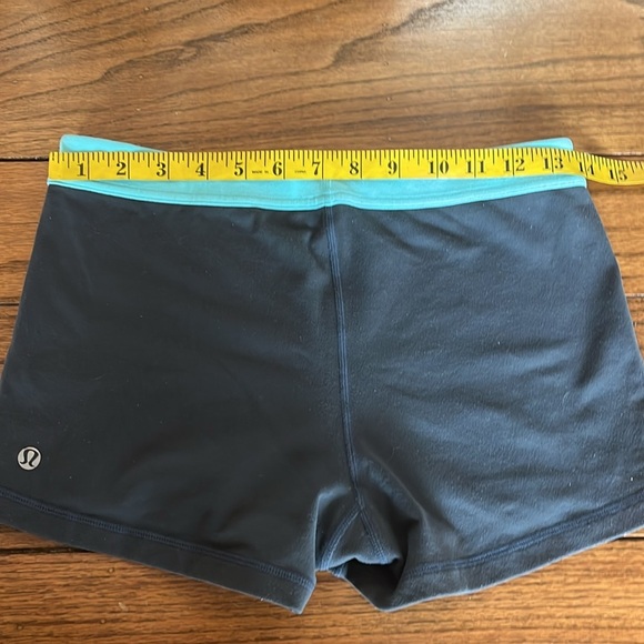 Lululemon women’s Short - Picture 5 of 7